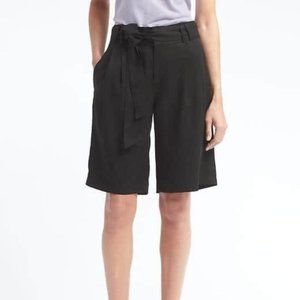 BANANA REPUBLIC high waist black Bermuda shorts